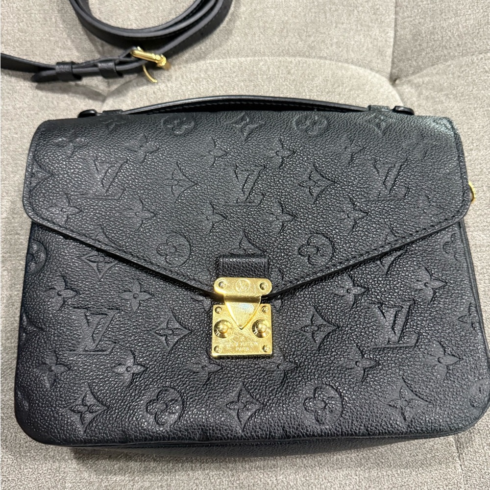 Louis Vuitton Black Crossbody Pochette Métis